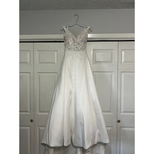 NWOT!!! Stella York White Lace Bodice Satin Wedding Dress with Pockets